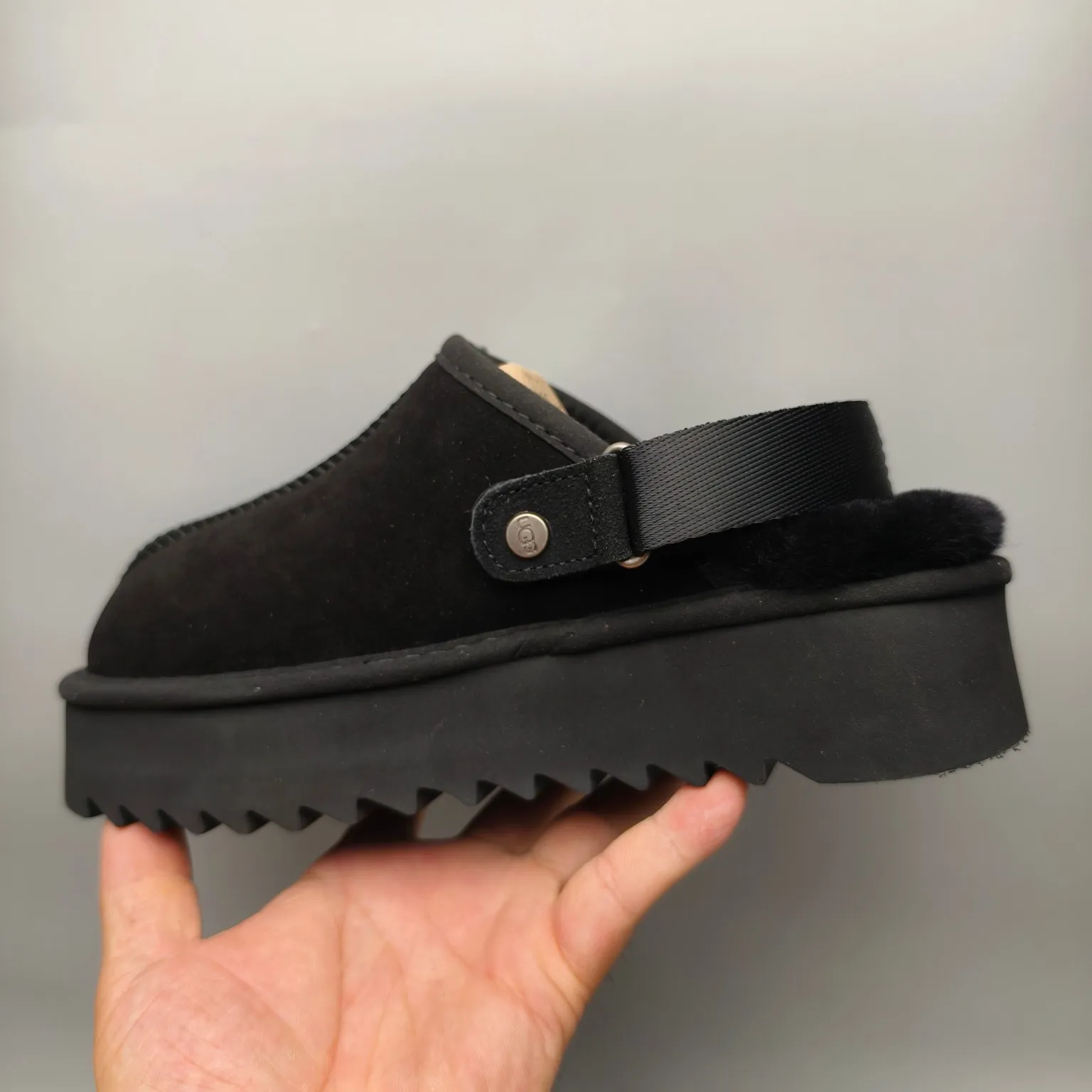 💰440 UGG sheepskin all-in-one snow boots 6734 thick-soled magic buckle dual-purpose slippers Color: Maroon Black Chocolate Matching code: 35-40